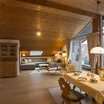 Lindenschloesschen & Schlossgarten * Garmisch-Partenkirchen