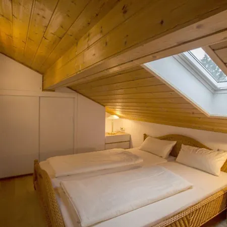 Lindenschloesschen & Schlossgarten * 加爾米施-帕滕基興