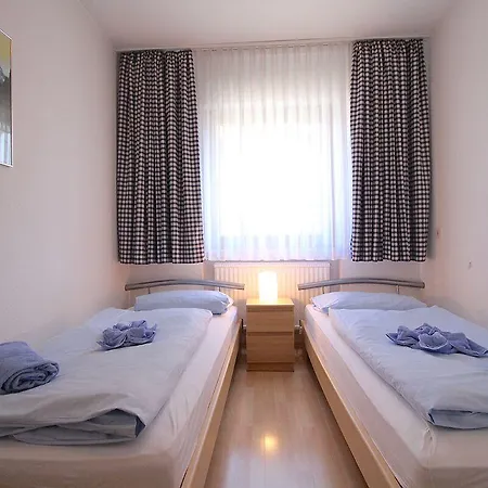 Lindenschloesschen & Schlossgarten * 加爾米施-帕滕基興