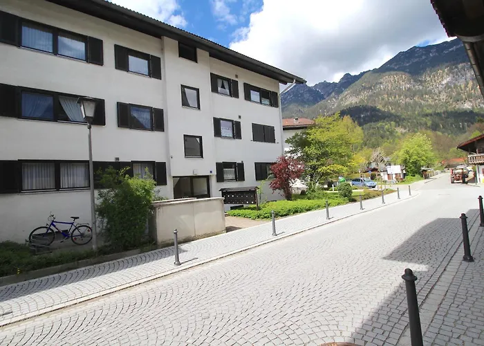 Lindenschloesschen & Schlossgarten *