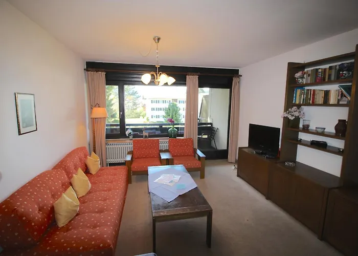 Lindenschloesschen & Schlossgarten Garmisch-Partenkirchen