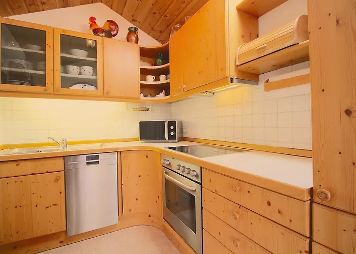 Apartment Lindenschloesschen & Schlossgarten Garmisch-Partenkirchen