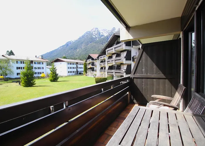 Apartment Lindenschloesschen & Schlossgarten Garmisch-Partenkirchen