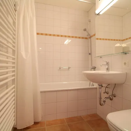 Apartment Lindenschloesschen & Schlossgarten Garmisch-Partenkirchen