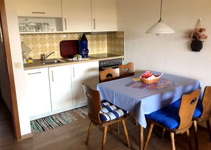 Lindenschloesschen & Schlossgarten * Garmisch-Partenkirchen