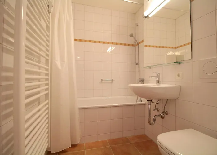 Apartamento Lindenschloesschen & Schlossgarten Garmisch-Partenkirchen